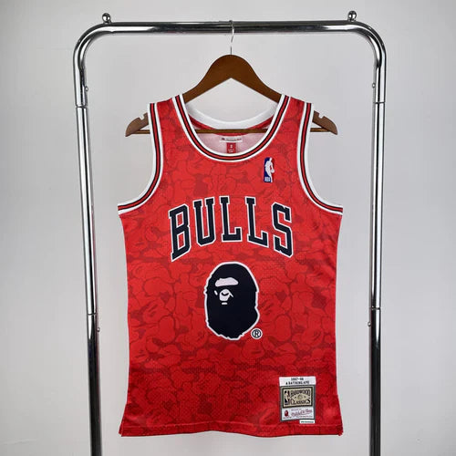 CHICAGO BULLS EDICIÓN BAPE RED (RETRO)