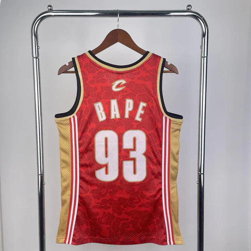 CLEVELAND CAVALIERS EDICIÓN BAPE ROJA (RETRO)