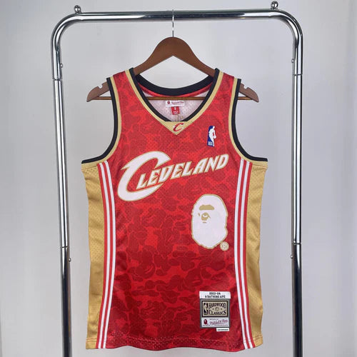 CLEVELAND CAVALIERS EDICIÓN BAPE ROJA (RETRO)