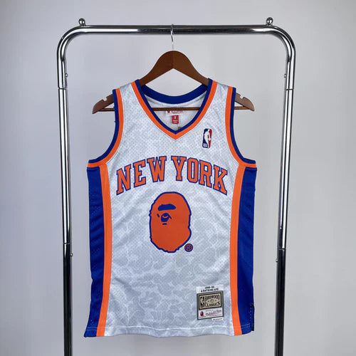 NEW YORK KNICKS EDICIÓN ESPECIAL BAPE BLANCA (RETRO)