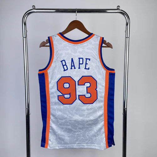 NEW YORK KNICKS EDICIÓN ESPECIAL BAPE BLANCA (RETRO)